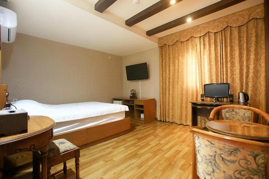 Monaco Hotel Τζέτζου