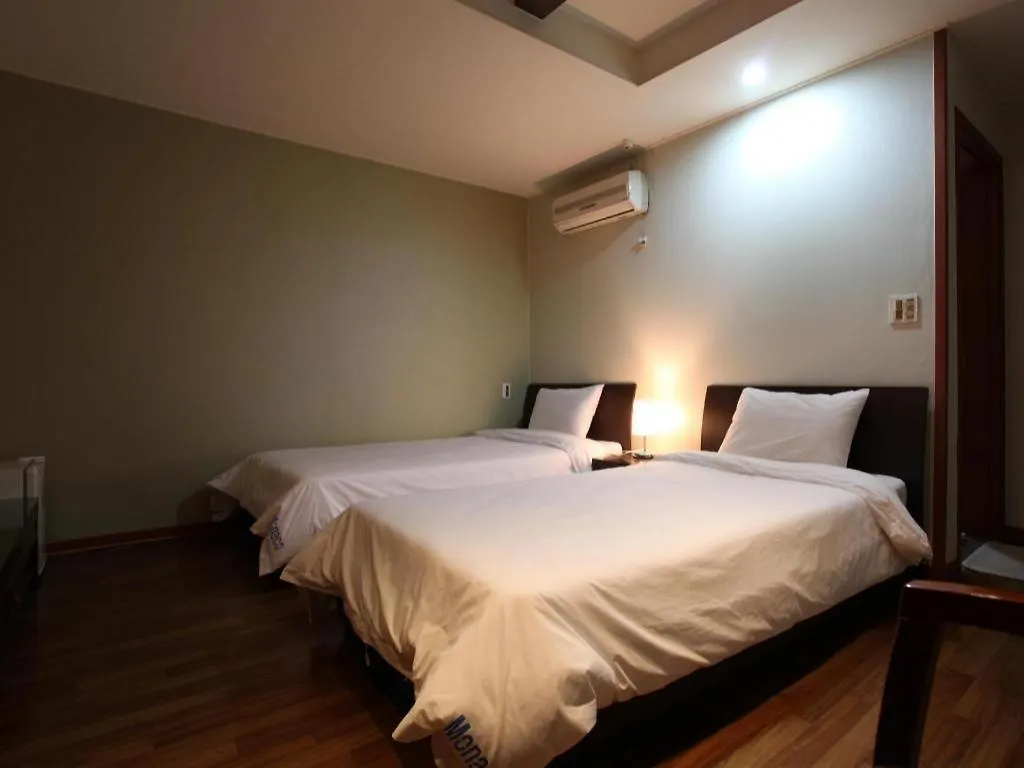 Monaco Hotel Jeju 2*,