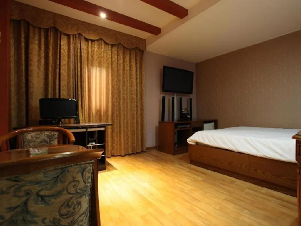 Μοτέλ Monaco Hotel Τζέτζου