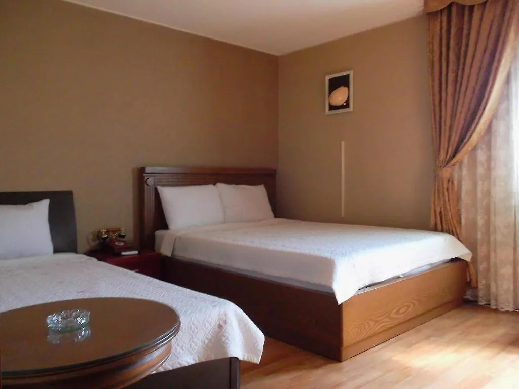 Monaco Hotel Τζέτζου 2*,