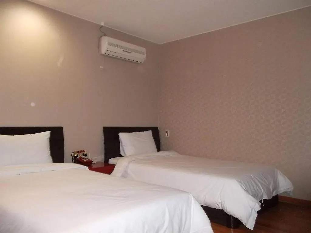 Monaco Hotel Τζέτζου 2*,