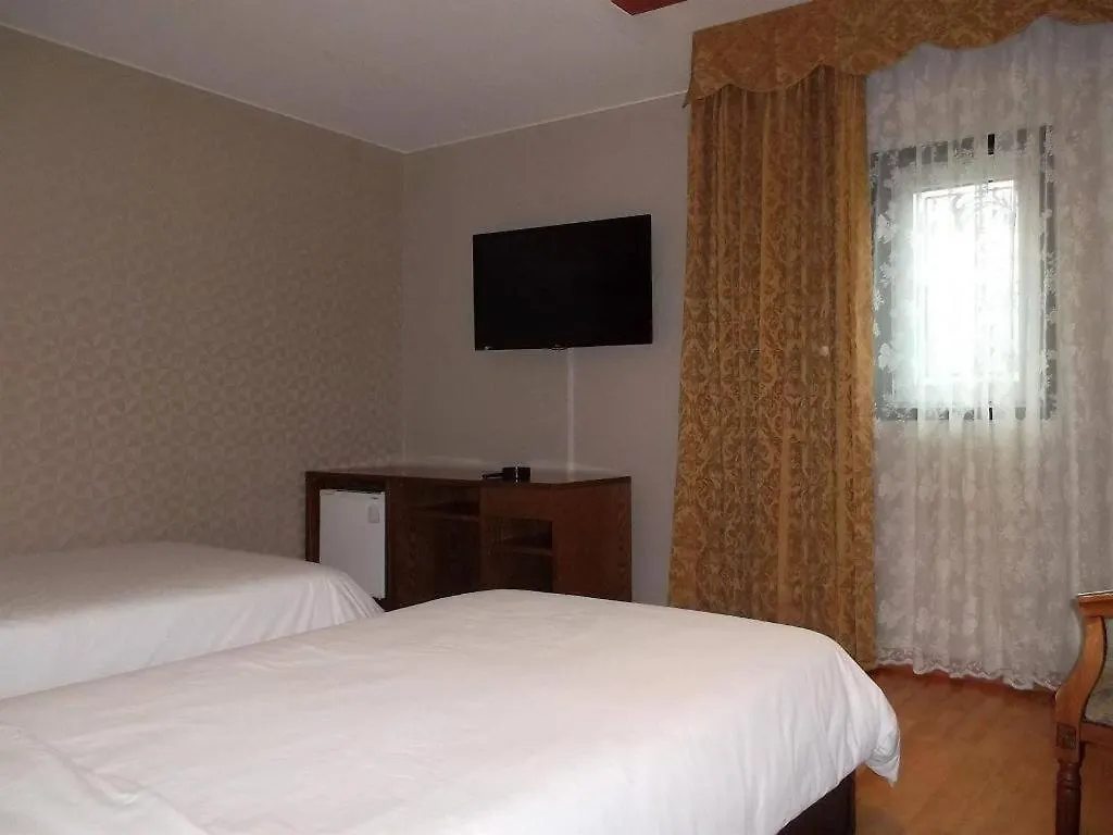 Monaco Hotel Τζέτζου